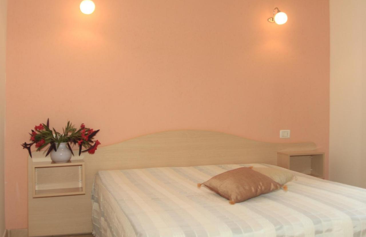 Village Valle D'Oro Aparthotel San Menaio Zewnętrze zdjęcie